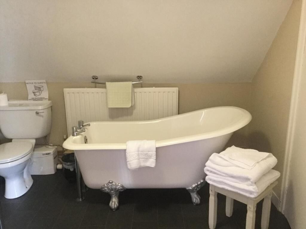 Double or Twin Room | Bathroom