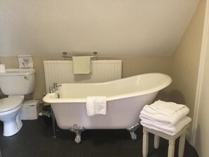 Bathroom - The Ship Inn (Mevagissey)