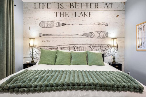 Lakefront w/ Private Dock · Hot Tub · Sleeps 16