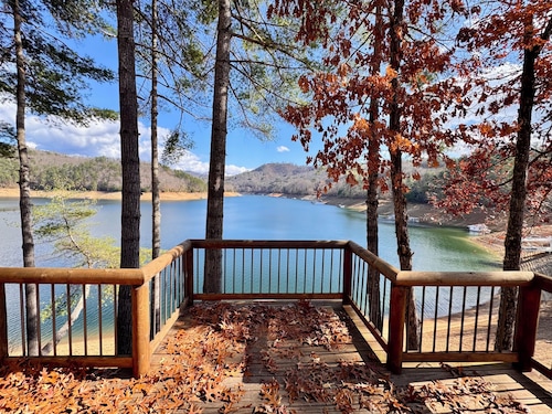 Secluded Luxe Lake House, Fire Pit, Hot Tub, Sauna, Private Dock