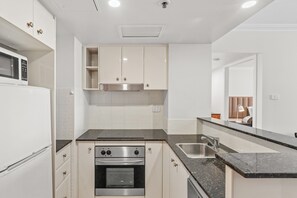 Micro-ondes, four, plaque de cuisson, lave-vaisselle