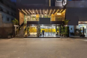Property entrance - Fabhotel Lee Way (New Delhi)