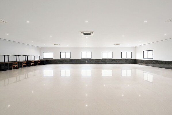 Banquet hall - Fabhotel Welkin (Hyderabad)