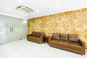 Lobby - Fabhotel Welkin (Hyderabad)