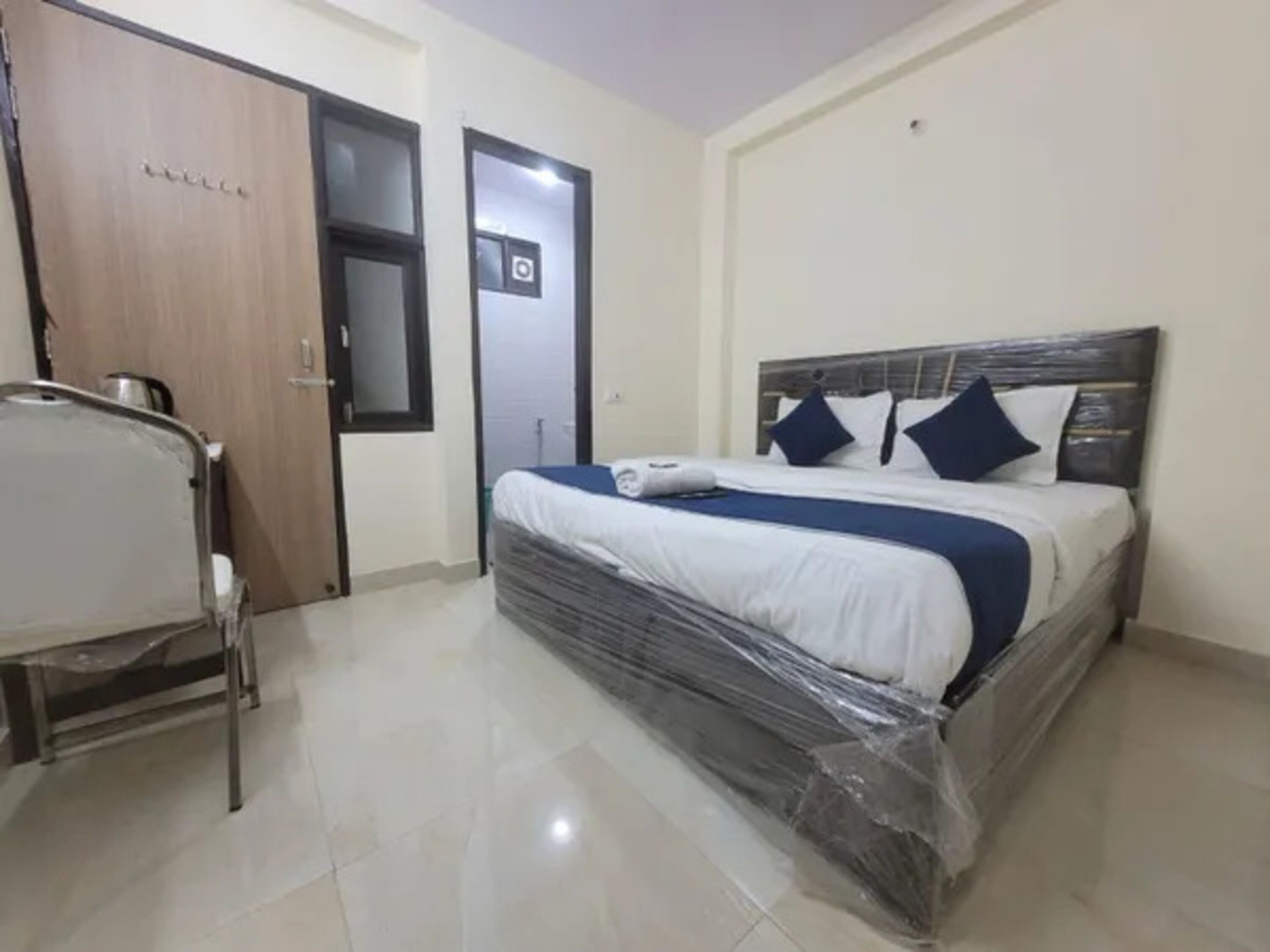 Egyptian cotton sheets, premium bedding, free WiFi, bed sheets