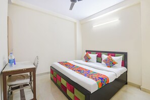 Egyptian cotton sheets, premium bedding, free WiFi, bed sheets - Fabhotel Glass Castle (New Delhi)