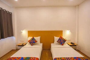 Egyptian cotton sheets, premium bedding, in-room safe, free WiFi - Fabhotel Golden Sapphire (Jaipur)