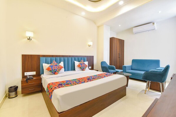 Egyptian cotton sheets, premium bedding, in-room safe, free WiFi - Fabhotel Golden Sapphire (Jaipur)