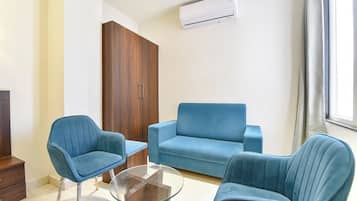 Egyptian cotton sheets, premium bedding, in-room safe, free WiFi