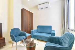 Egyptian cotton sheets, premium bedding, in-room safe, free WiFi - Fabhotel Golden Sapphire (Jaipur)