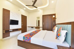 Egyptian cotton sheets, premium bedding, in-room safe, free WiFi