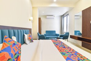 Egyptian cotton sheets, premium bedding, in-room safe, free WiFi