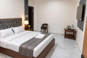 Egyptian cotton sheets, premium bedding, in-room safe, free WiFi - Via The Sarnath Residency (Varanasi)
