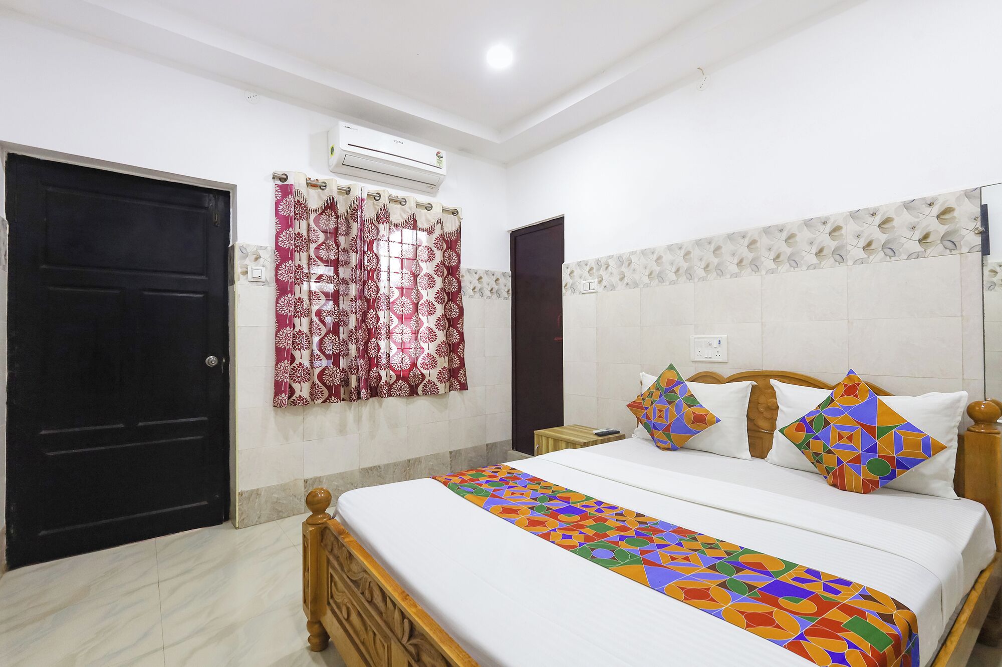 Egyptian cotton sheets, premium bedding, free WiFi, bed sheets