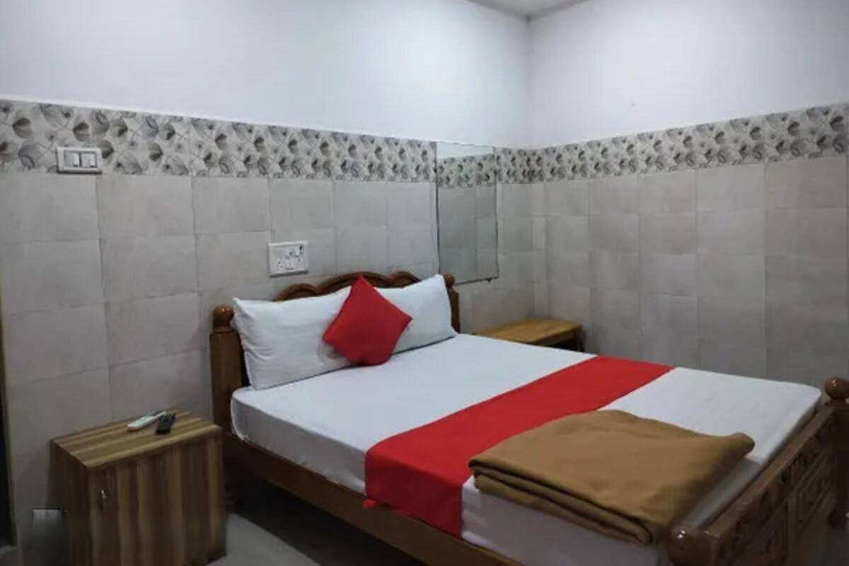 Egyptian cotton sheets, premium bedding, free WiFi, bed sheets