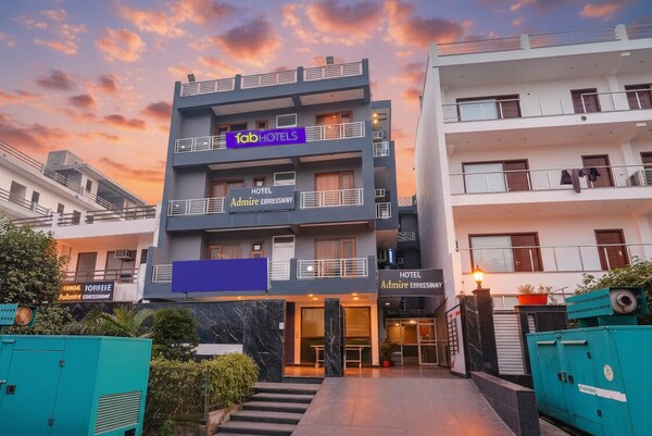Fabhotel Expressway 135 - Near By Kjr Hospital - Faridabad