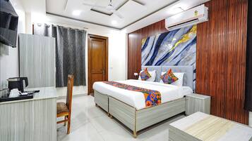 Egyptian cotton sheets, premium bedding, free WiFi, bed sheets