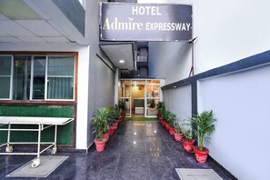 숙박 시설 입구