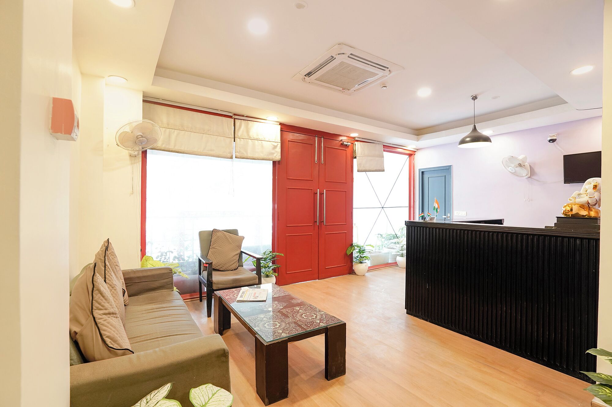 ฝ่ายต้อนรับ