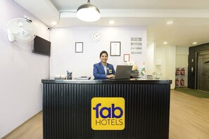 Quầy tiếp tân