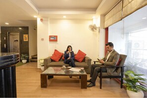 Lobby sitting area - Fabhotel Mvr (Ghaziabad)