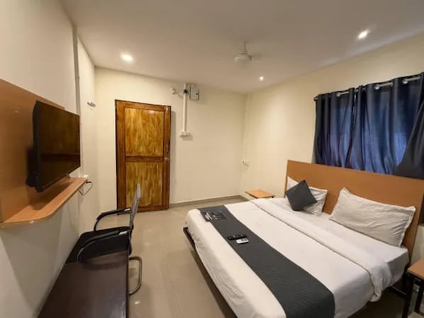 Egyptian cotton sheets, premium bedding, free WiFi, bed sheets