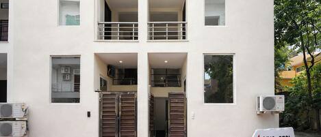 숙박 시설 입구