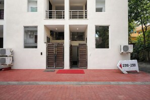 Property entrance - Fabhotel Arpit Stayz (Gurugram)