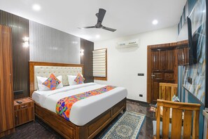 Egyptian cotton sheets, premium bedding, free WiFi, bed sheets