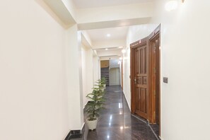 Lobby - Fabhotel Four Season (New Delhi)