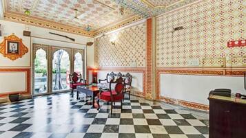 Área de estar no saguão