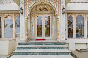 Property entrance - Fabhotel Tordi Haveli (Jaipur)