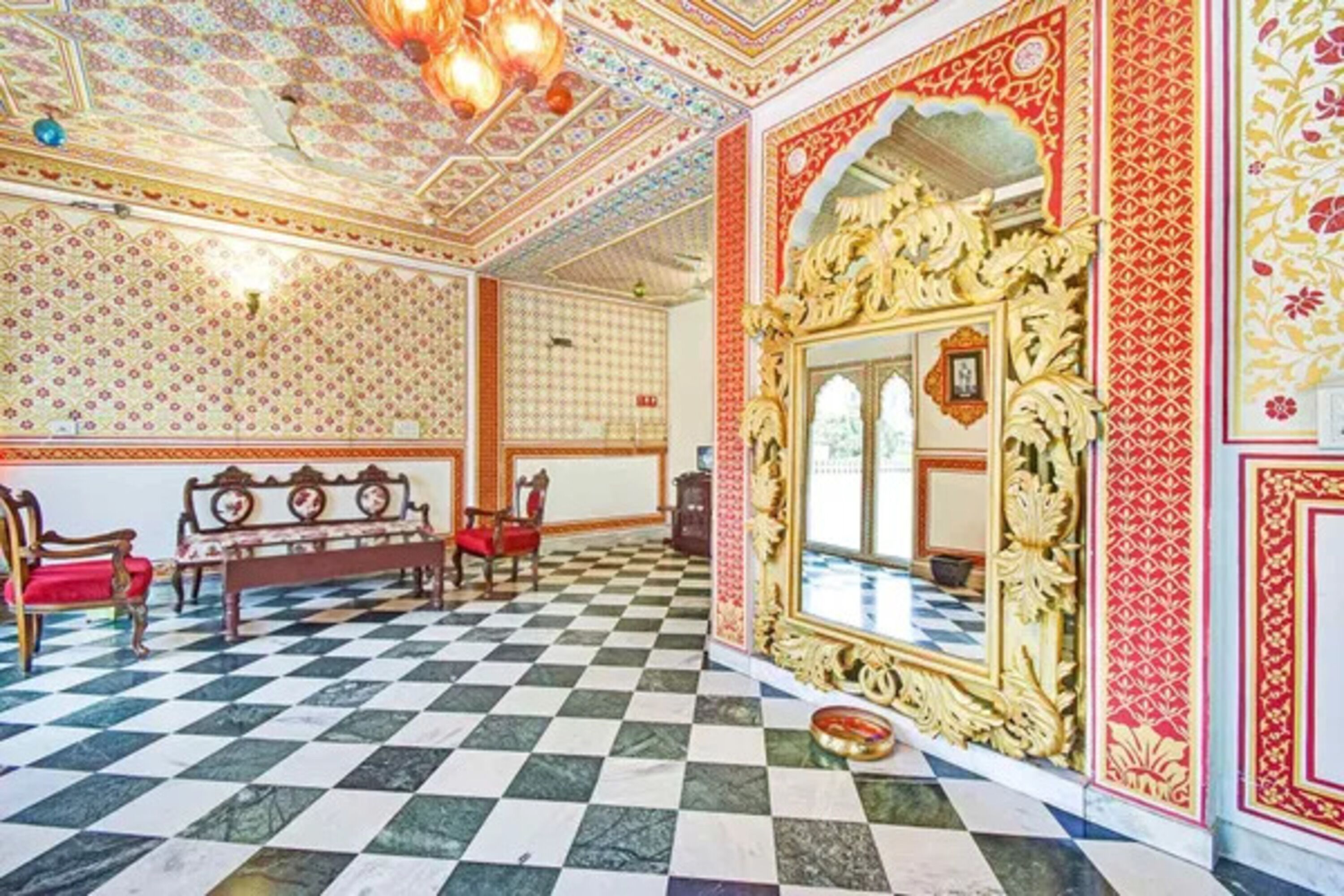 Coin salon dans le hall