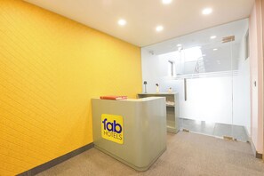 Reception - Fabhotel The White Cliff Inn (New Delhi)