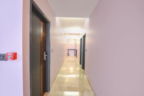 Lobby - Fabhotel The White Cliff Inn (New Delhi)