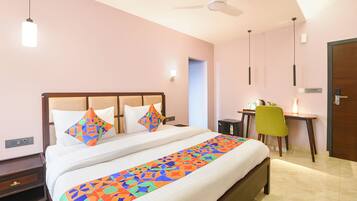 Egyptian cotton sheets, premium bedding, in-room safe, free WiFi