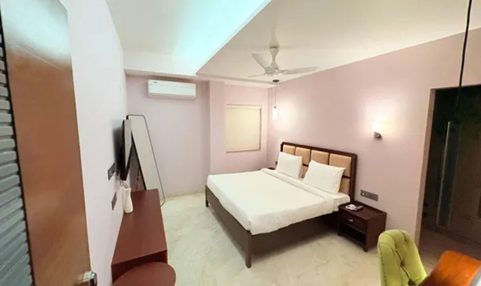 Deluxe-Zimmer | Bettwäsche aus ägyptischer Baumwolle, hochwertige Bettwaren, Zimmersafe