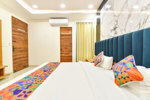 Egyptian cotton sheets, premium bedding, in-room safe, free WiFi - Fabhotel D3 (Jaipur)