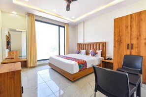 Egyptian cotton sheets, premium bedding, in-room safe, free WiFi - Fabhotel D3 (Jaipur)