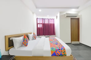 Egyptian cotton sheets, premium bedding, in-room safe, free WiFi