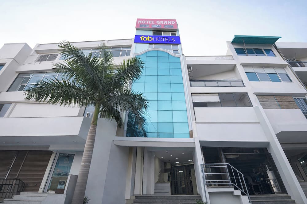 Fabhotel Grand