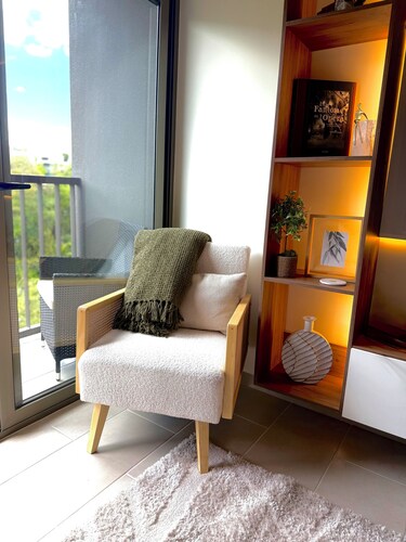 3-bedroom apartment in beautiful San Salvador views of Volcano with AC & gym