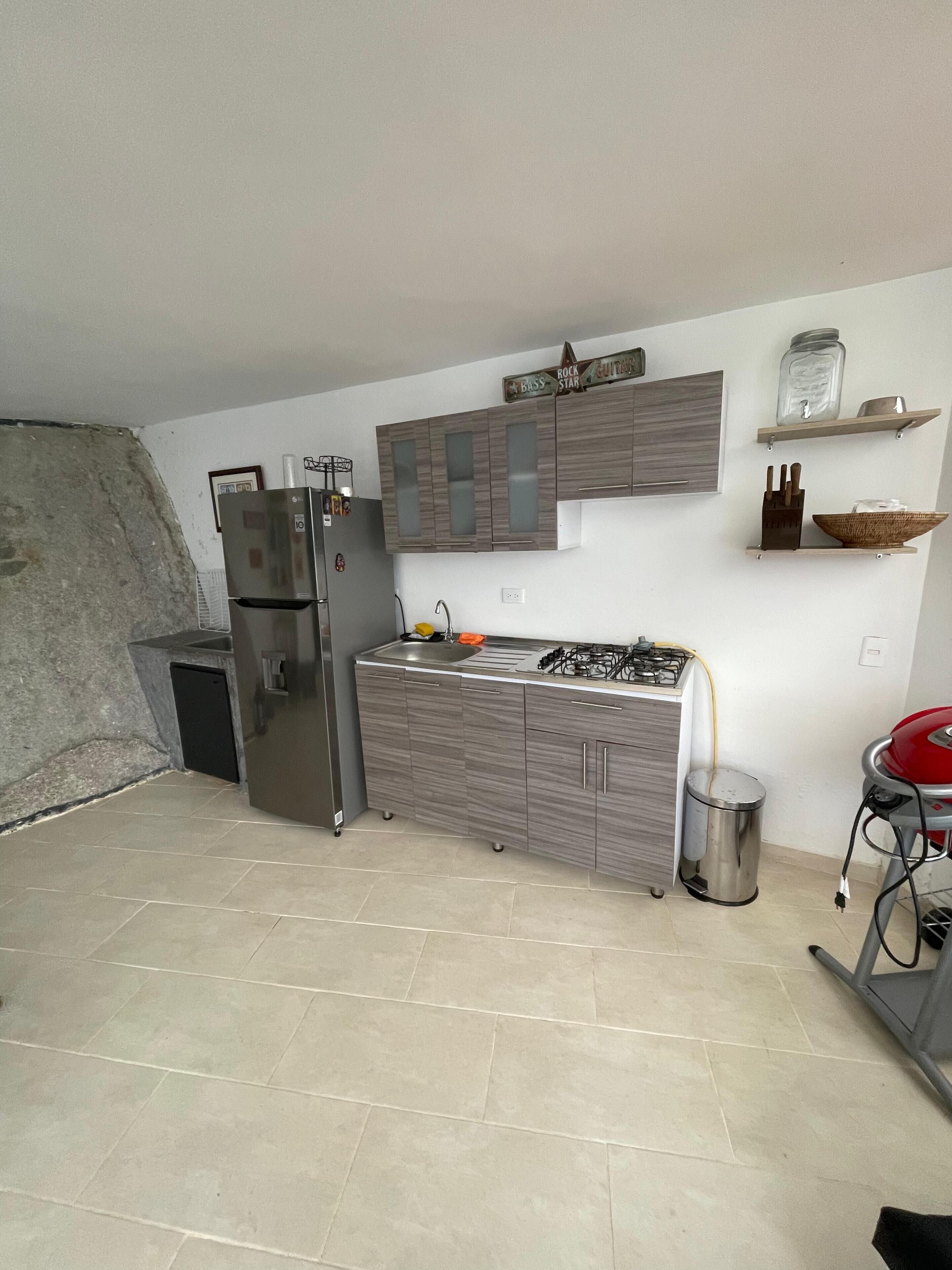 Panoramic House, Lake View | Private kitchen | Cleaning supplies, dining tables