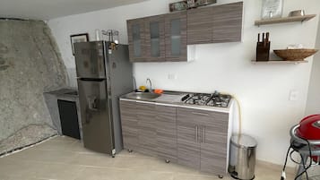 Panoramic House, Lake View | Private kitchen | Cleaning supplies, dining tables