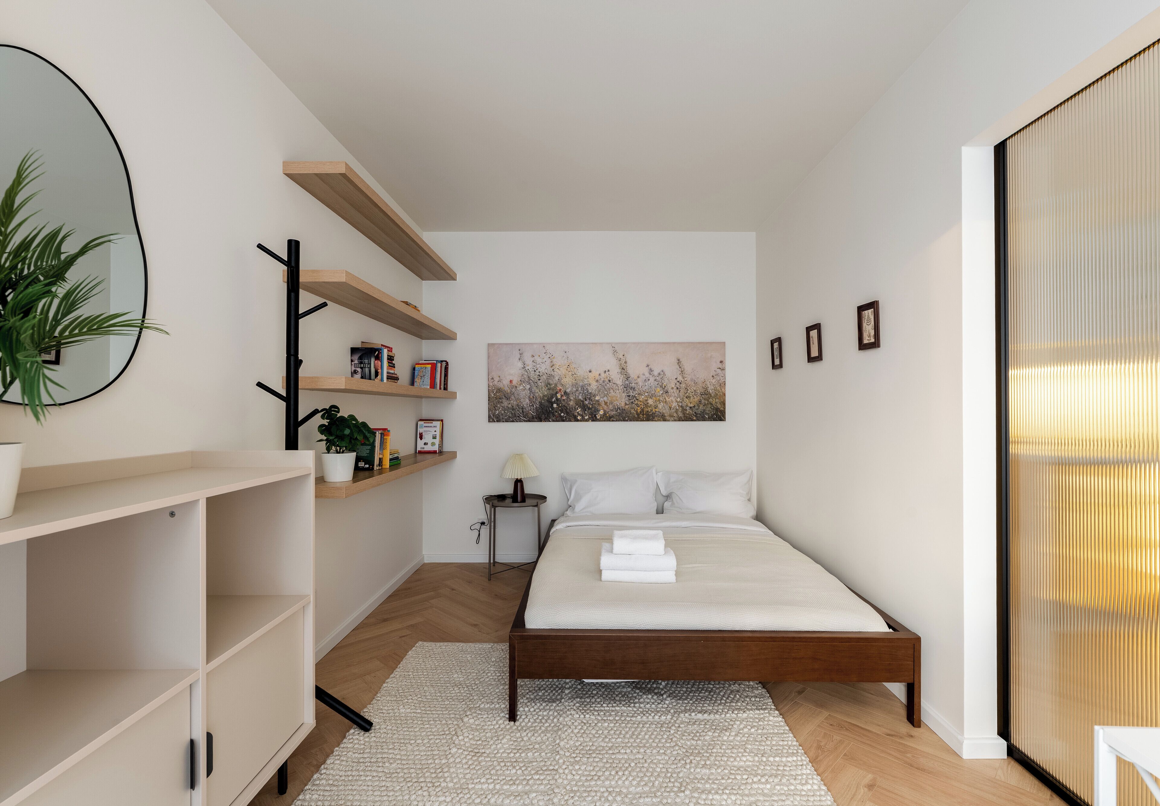 Iron/ironing board, WiFi, bed sheets