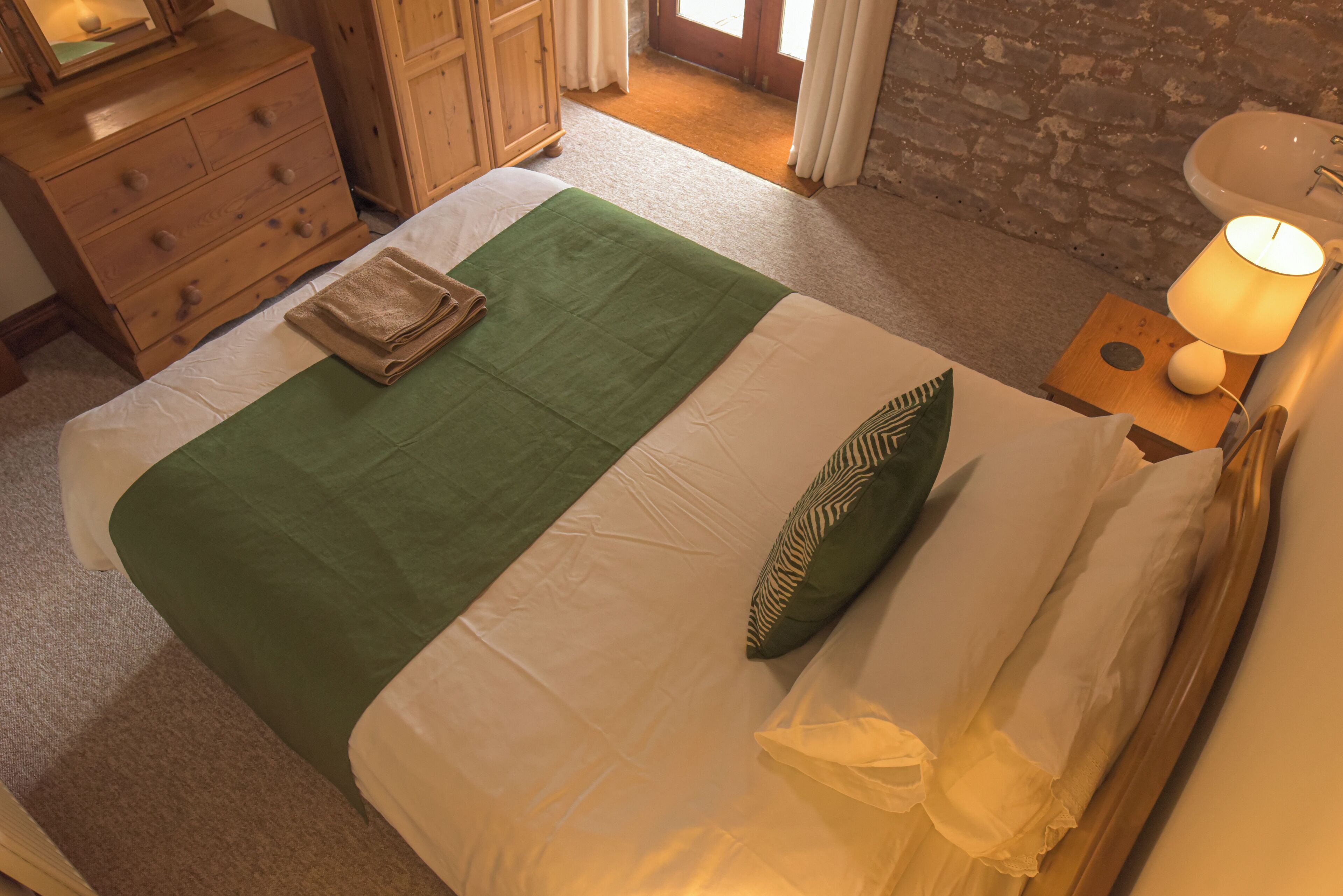 Habitación individual, baño compartido | Escritorio, espacio para trabajar con laptop y wifi gratis 