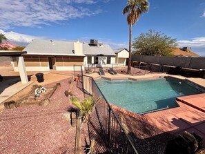 Pool - A warm inviting home (Tucson)