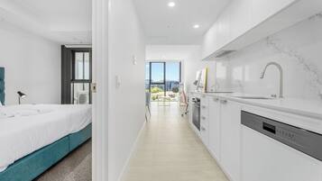 Iron/ironing board, bed sheets
