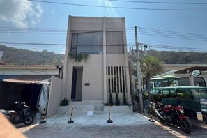 Exterior - Tawaen Beach Villa (Koh Larn)