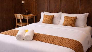 Escritorio y espacio para trabajar con laptop